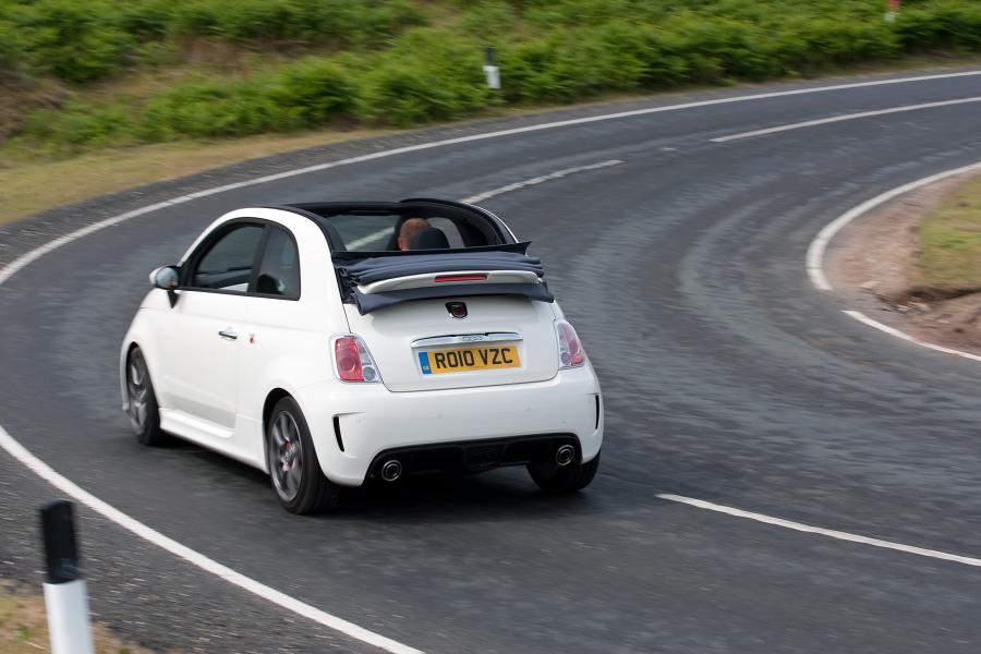  Abarth 500C 2010 года  (UK) (фото 24 из 32)